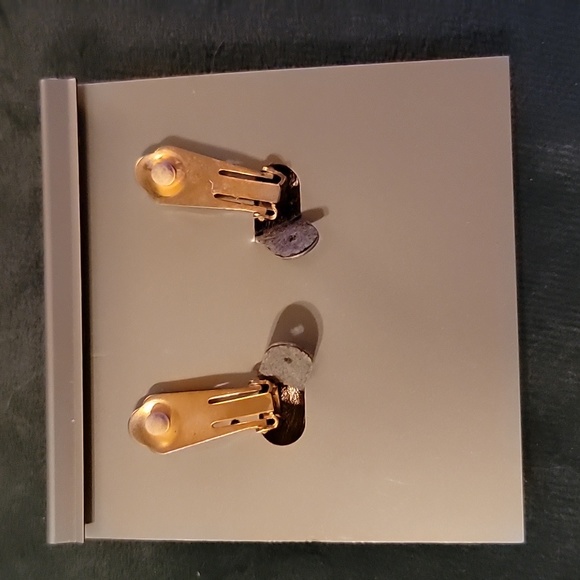 NWT Esther Fuhrman Clip On Fashion Goldtone Earrings with Red Crystals - Picture 2 of 4